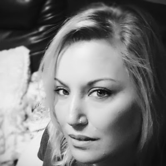 Meet your Posher, Shelley - Picture 1 of 1